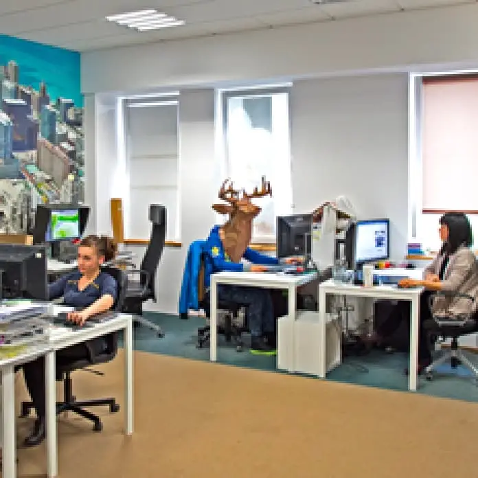 fot. Die Designabteilung bei der Arbeit. Auf den Wänden natürlich Fototapeten von bimago! :)